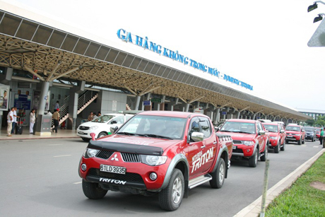 Saigon Private Taxi driver team