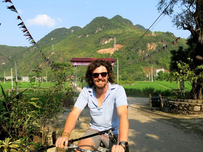 Hanoi to Mai Chau by private taxi transfer